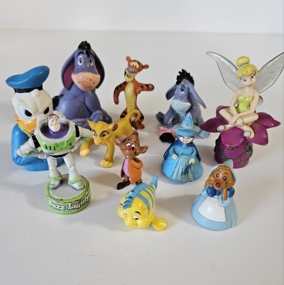 VINTAGE Disney Figure Lot Tigger Buzz Eeyore Simba Donald Flounder Gus Suzy